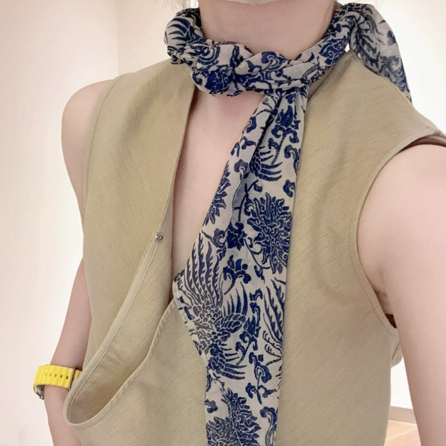 丝巾轻奢高级感薄款系脖复古长飘带洋气波点青花藤百搭女蓝色围巾