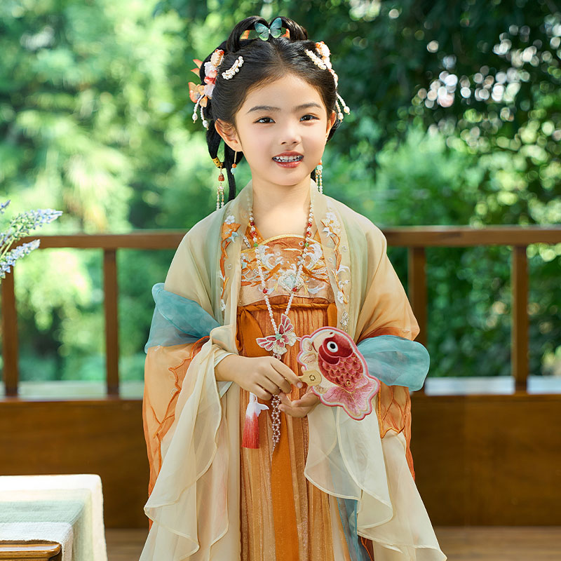 十三余童装秋女绣花连衣裙汉服