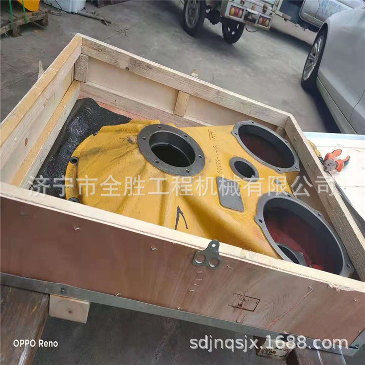 SD16推土机飞轮壳变速箱履带