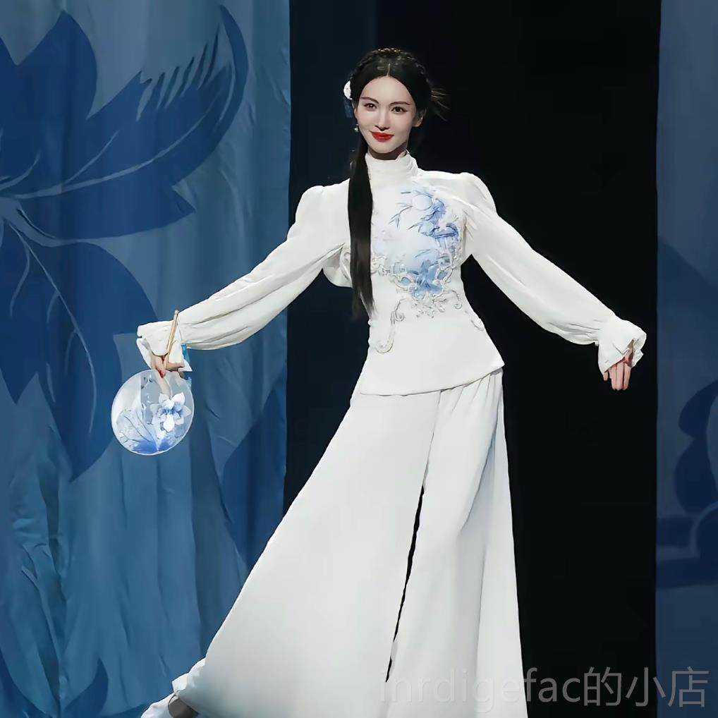 新款金晨青花瓷蹈服儿童国风新中式舞跨年演唱中古会同款典舞艺考