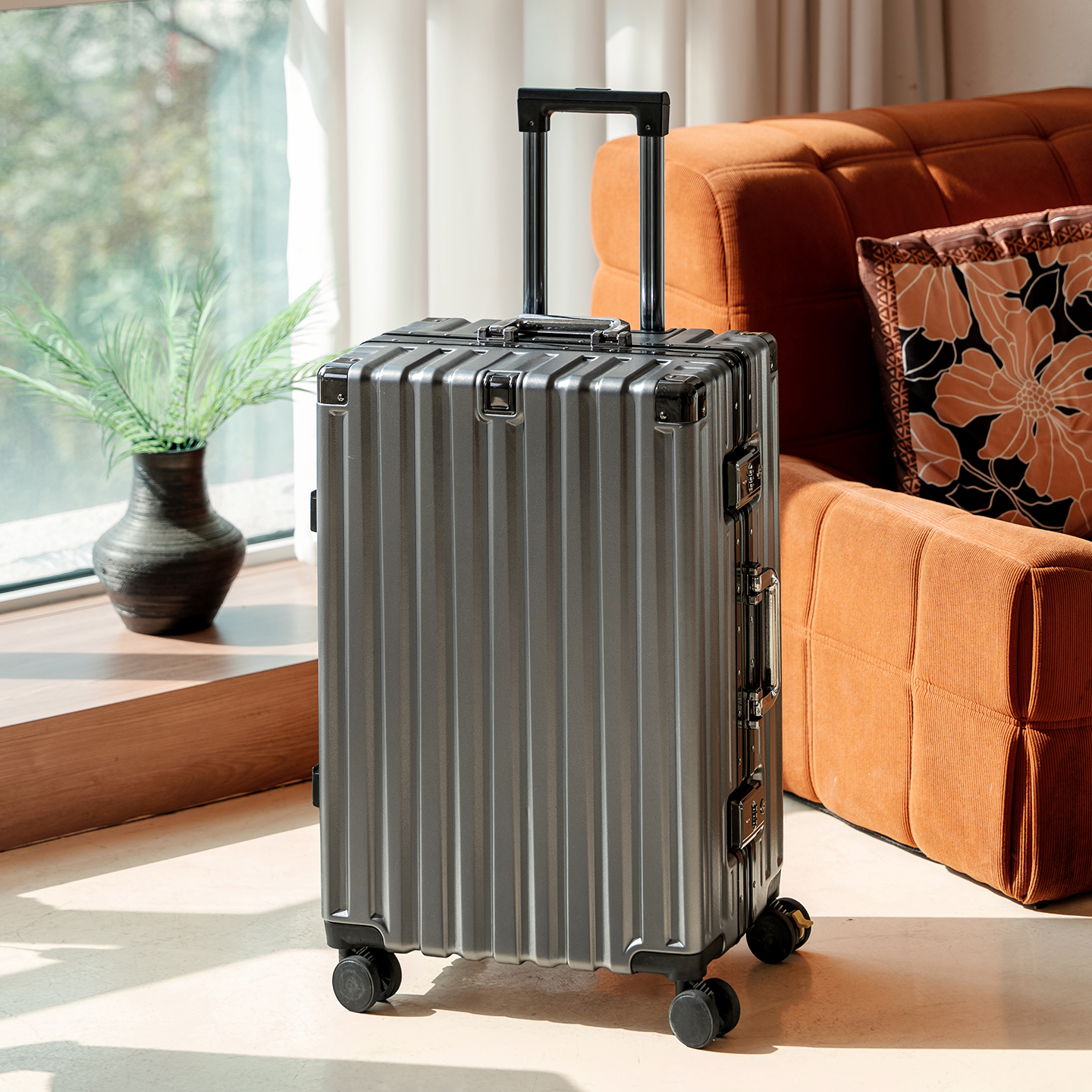 行李箱深灰色大容量结实耐用