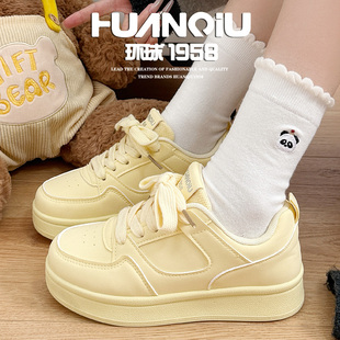 环球柠檬黄板鞋女2026春季新款学生校园百搭巨好看不累脚休闲鞋子