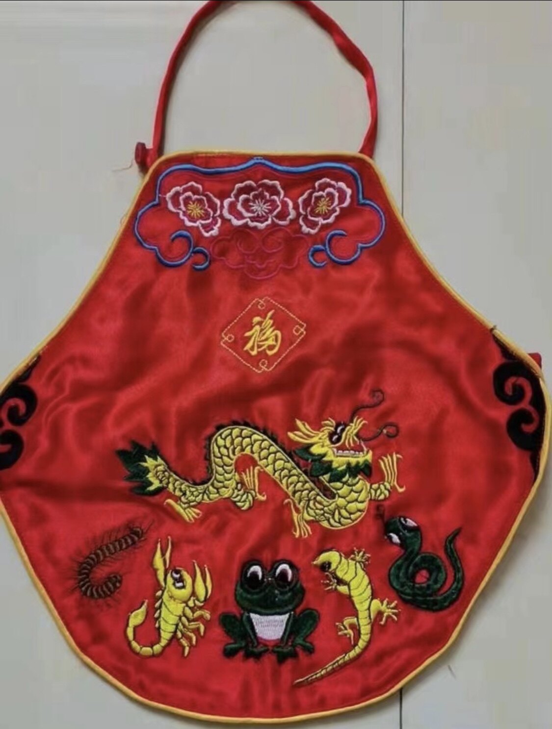 五毒肚兜 中国风 非物质文化遗产  布艺 摆件 艺术品 可定制