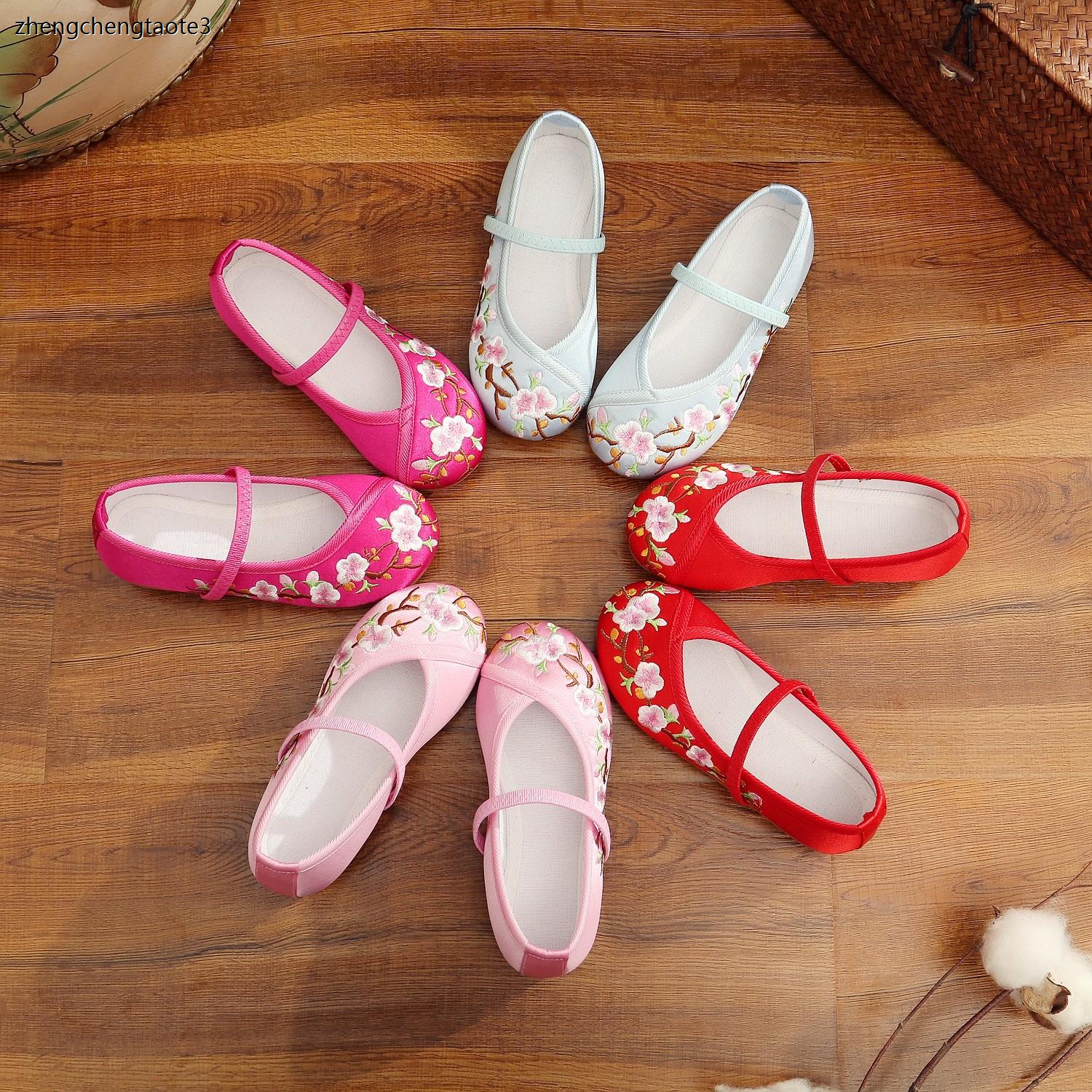 古装戏剧绣花鞋女曲鞋子