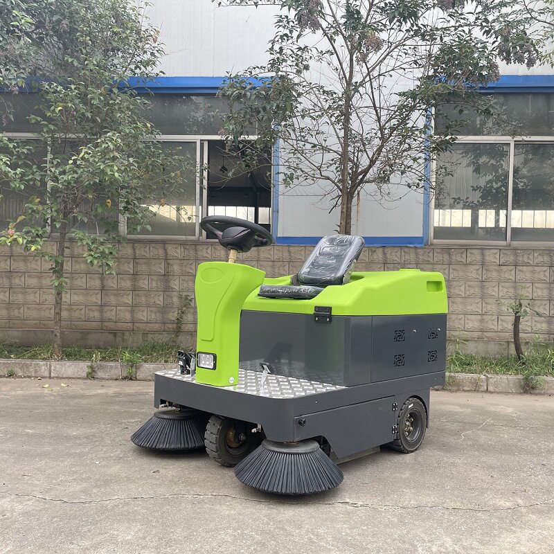 座驾式小型电动路面清理扫地车 车间砂石树叶尘土清扫收集扫地车
