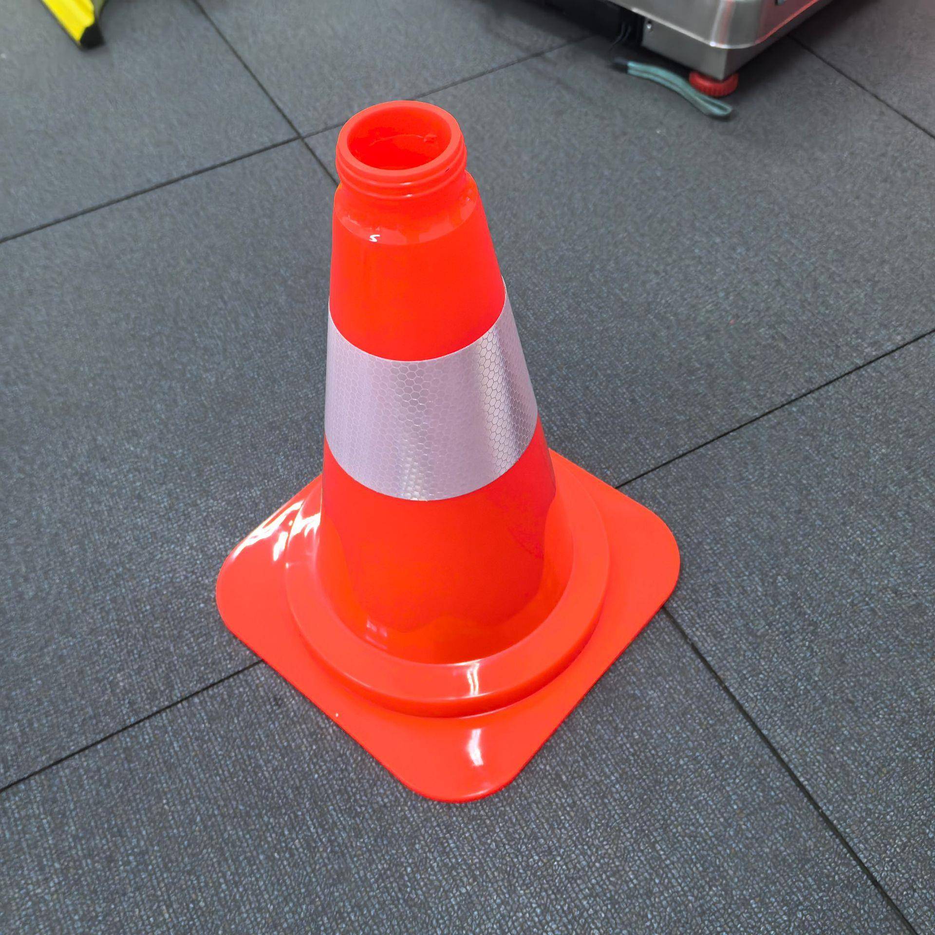 30cmpvc欧款路锥现货反光锥安全警示路障塑料雪糕筒道路交通防撞