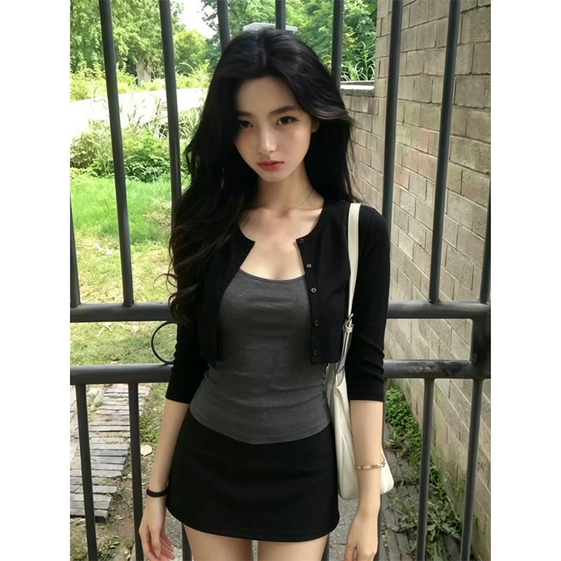 韩系小众深灰色吊带夏季新款时尚气质短款中袖防晒开衫两件套上衣