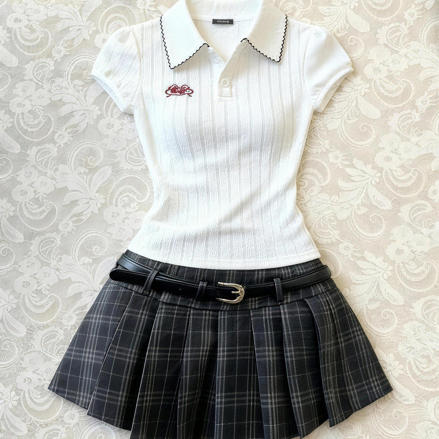 学院风白色短袖POLO衫女