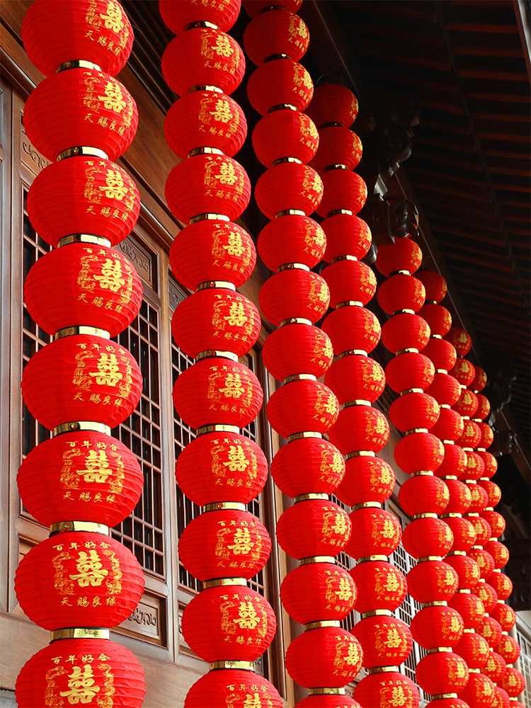 结婚婚房布置院子装饰婚礼农村楼房连体灯笼串婚庆场景装扮喜事