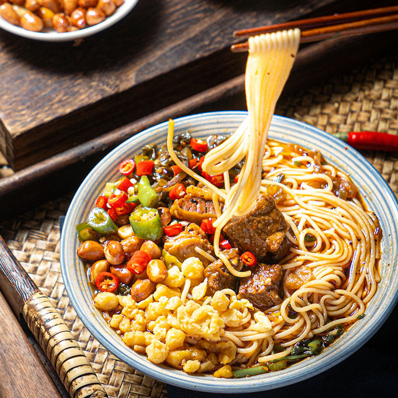 稻花香过桥米线酸辣牛肉味速食方便米粉丝桶装整箱厂家直销