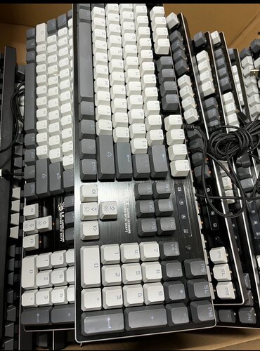 正品网吧款双飞燕q820n拼色游戏有线机械键盘青轴插拔轴键盘