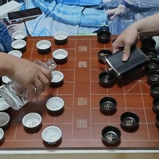 中国象棋酒杯套装中国象棋啤酒杯子喝酒KTV游戏道具家庭娱乐喝酒