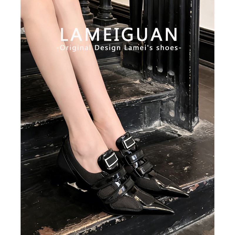 小众设计尖头魔术贴异型坡跟单鞋女春2026新款黑色复古深口高跟鞋