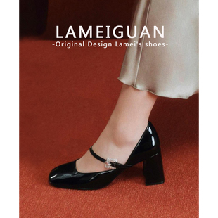 2026新款水钻扣带中空黑色高跟鞋女粗跟方头浅口婚宴礼服复古婚鞋