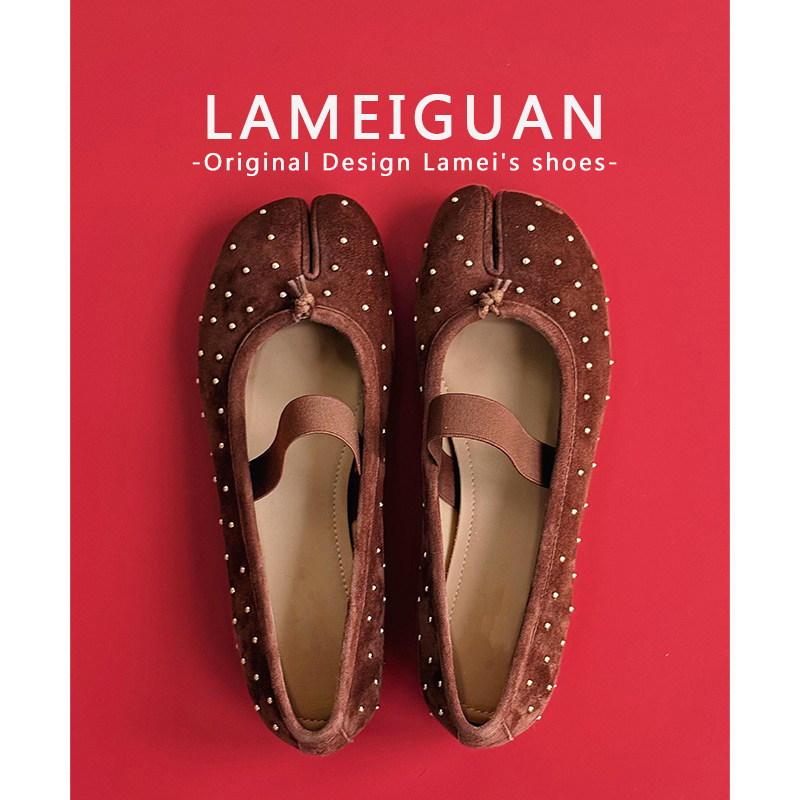 法式波点铆钉松紧带分趾玛丽珍鞋女2026春季新款棕色浅口平底单鞋