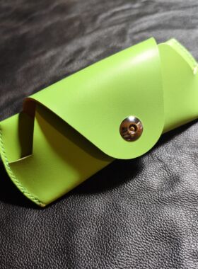 手工皮具挂件真皮包挂件高级感眼镜盒