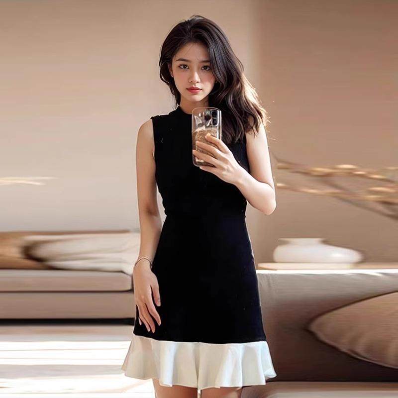 欧洲站法式小香风高级感无袖冰丝针织连衣裙黑白荷叶边修身a字裙