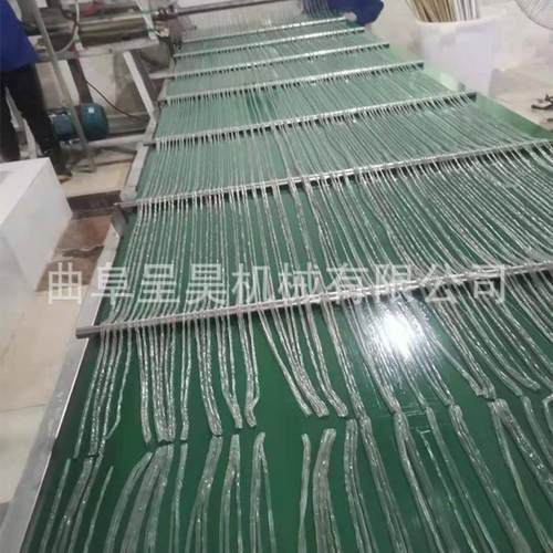 土豆红薯细粉制作机子 输送带自动山芋粉条机配套粉浆搅拌机使用