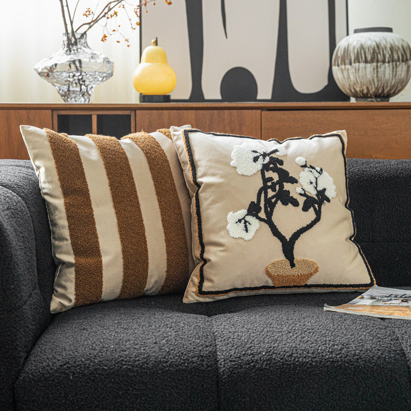 轻奢法式复古风奶咖色条纹白兰花沙发抱枕靠枕靠垫民宿样板间卧室