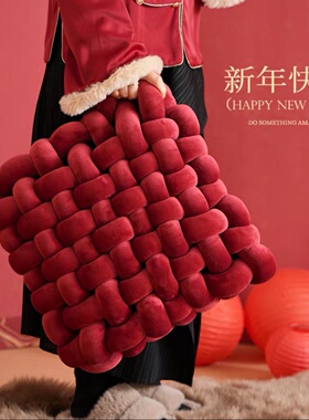 新年喜庆酒红色编织靠垫纯手工方形高级感装饰抱枕客厅冬季屁垫子
