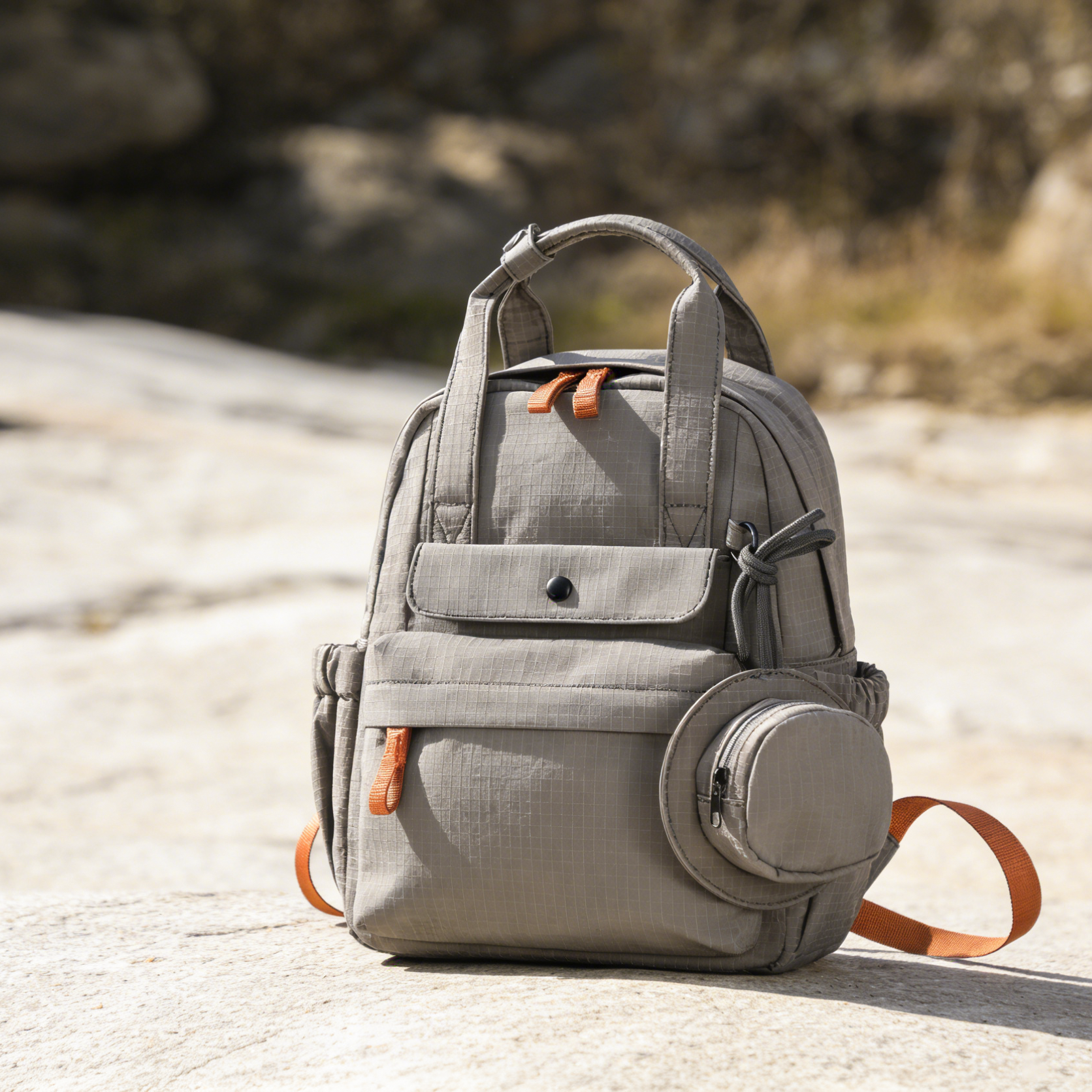 超轻户外旅行双肩包新款学生书包男女轻便大容量旅游通勤电脑背包