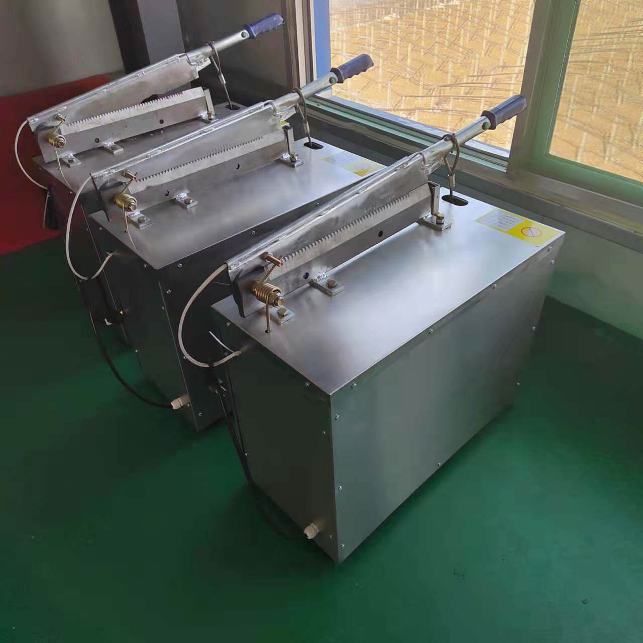 章丘刁镇炊具切骨机离合式剁骨机排骨猪蹄切段机器设备饭店专用