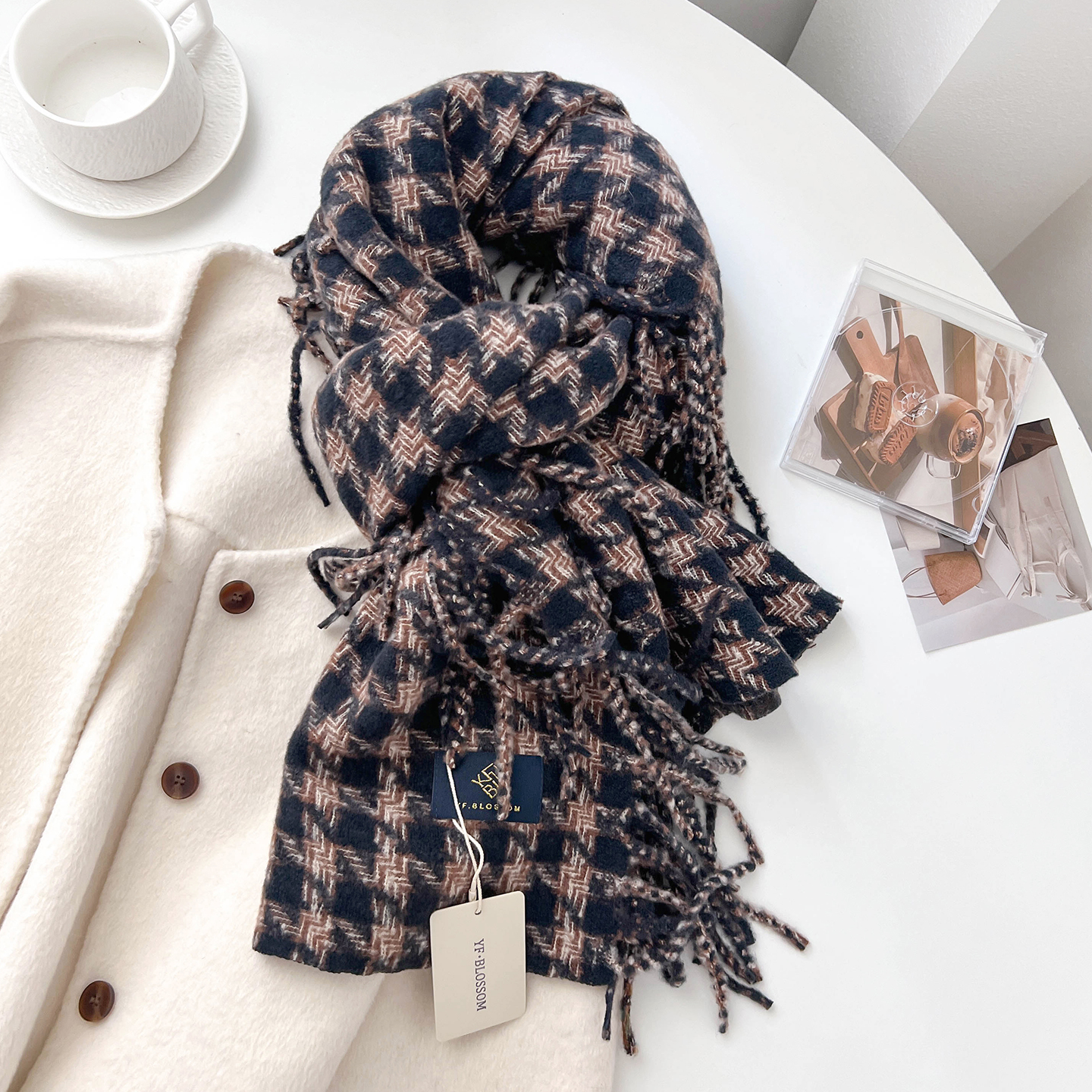 围巾女学生冬季2025新款保暖护颈加厚围脖韩系格子百搭披肩配大衣