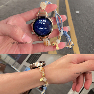 适用华为gt4表带新款多巴胺小怪兽串珠表链华为watch4/3pro编织腕带gt3/gt2招财猫表带42mm高级女46mm伸缩链