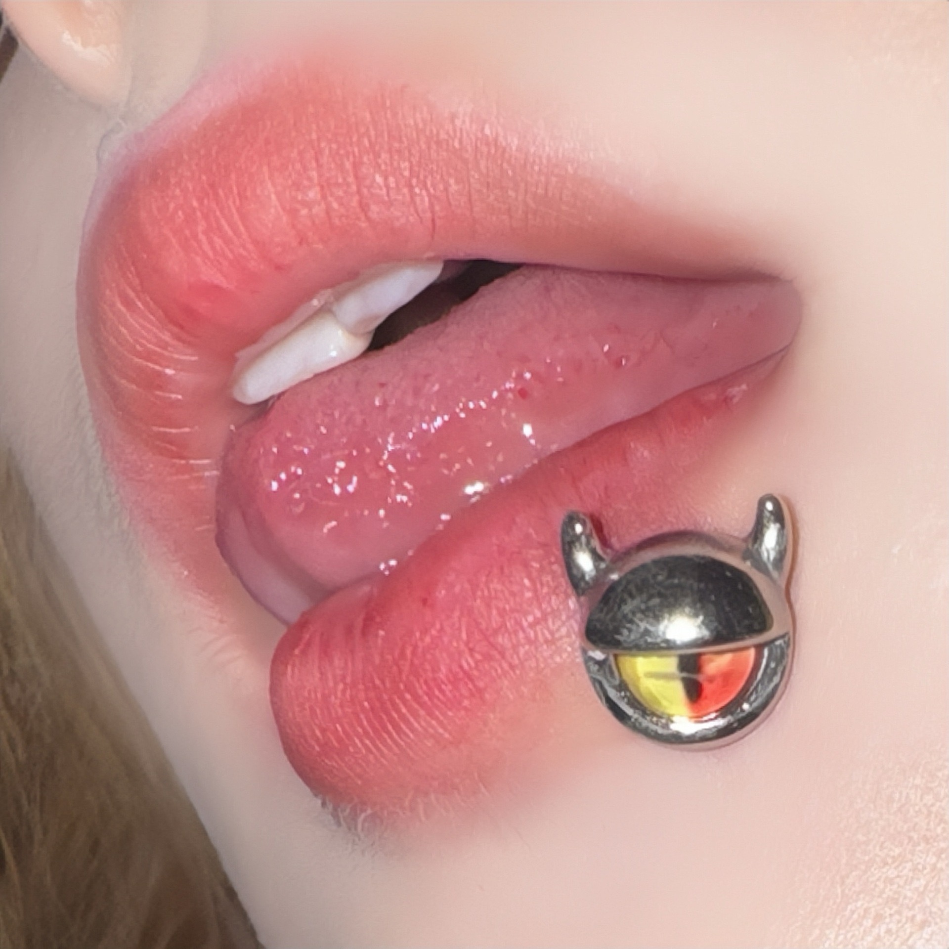 墨刺研究室 恶魔眼睛 唇钉钛钢耳骨钉内螺旋甜酷卡通直钉穿刺饰品