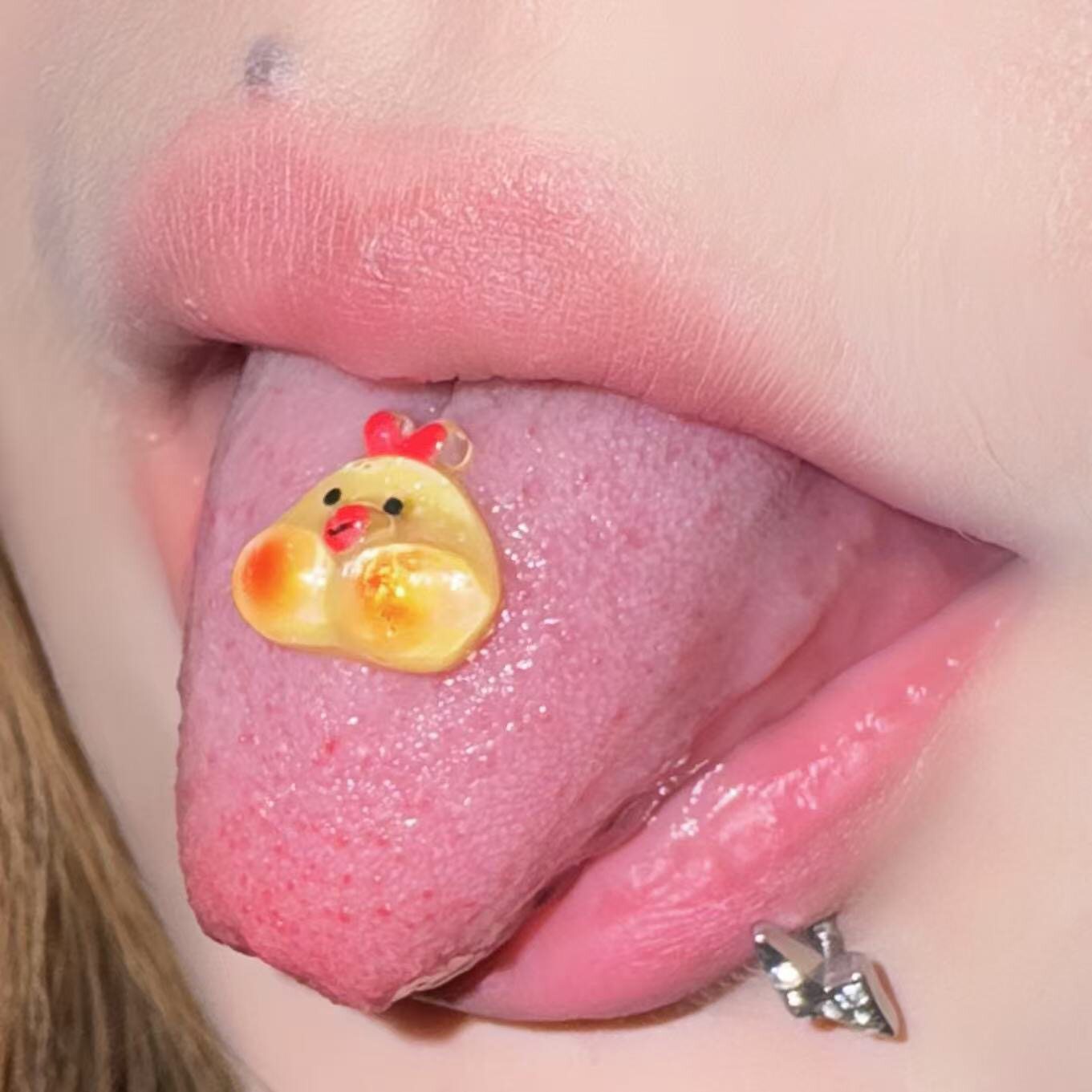 墨刺研究室 萌萌小鸡 平底舌钉钛钢树脂卡通甜妹舌饰人体穿刺饰品