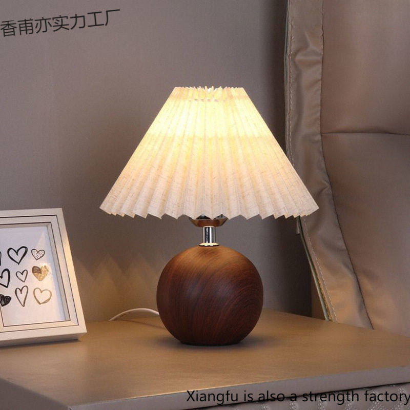 2025新款北欧复古浪漫陶瓷卧室床头灯温馨百褶简约时尚台灯