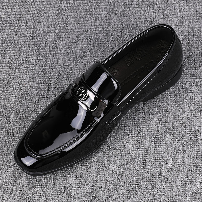 广州男鞋2025新款时尚亮皮商务休闲皮鞋男士一脚蹬软底正装休闲鞋