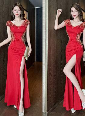 红色重工气质晚礼服高级感主持人高定轻奢小众宴会绝美轻礼服开叉