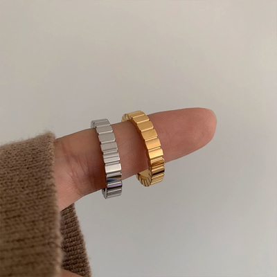 钛钢金银色条纹食指戒指时尚