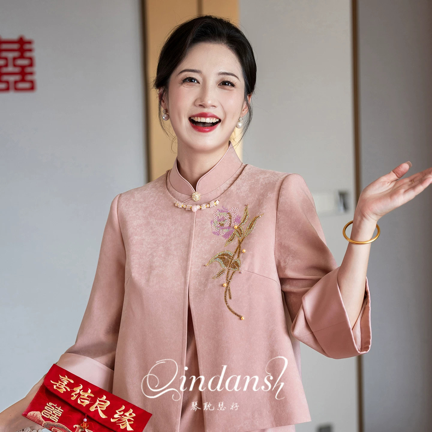 高端轻奢喜婆婆婚宴礼服平时可穿新款气质妈妈旗袍浅粉色结婚喜服