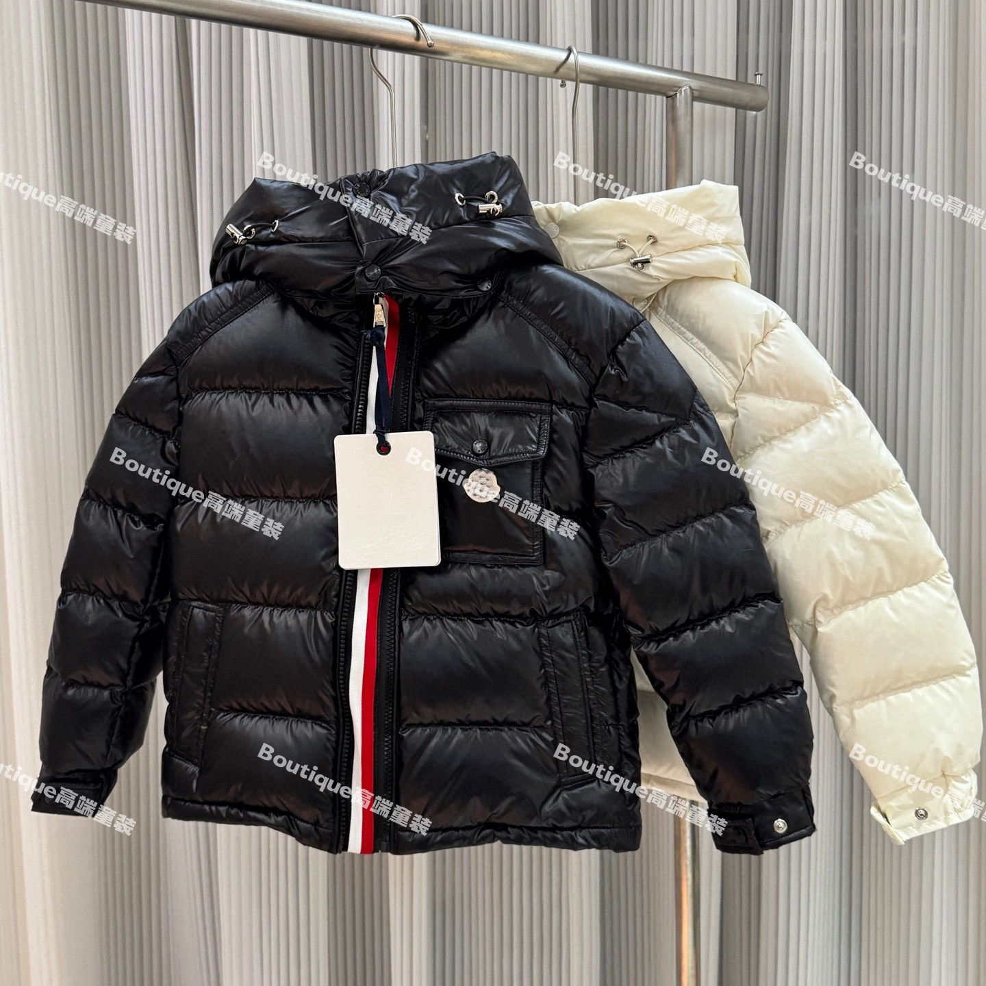 25冬季新款潮牌童装徽章织带儿童连帽羽绒服男女童保暖外套易打理