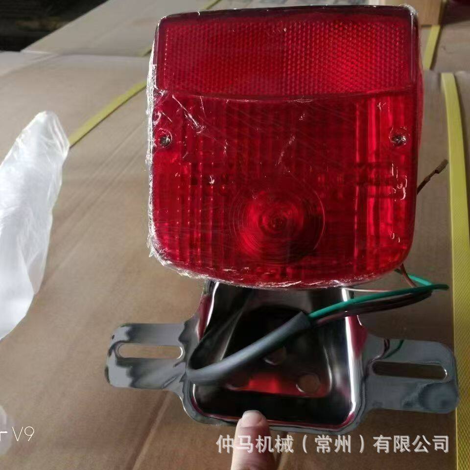 豪爵铃木太子摩托车尾灯GN125 HJ125刹车灯总成带支架