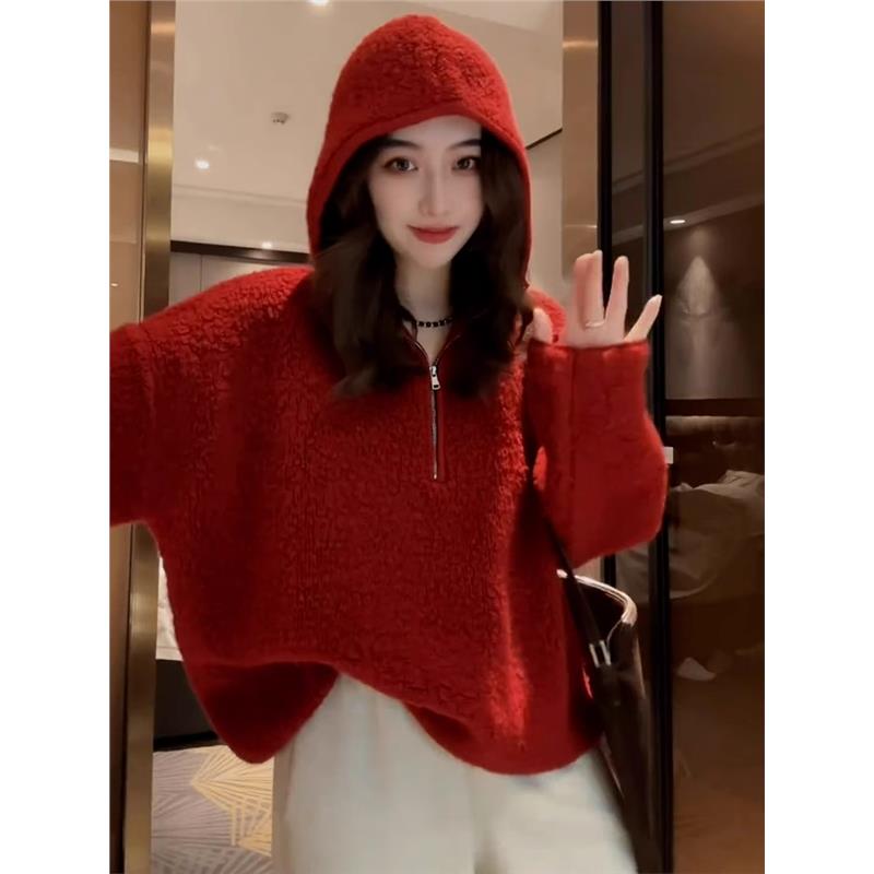 香港大码红色慵懒连帽针织毛衣女2025年春秋新款宽松显瘦内搭上衣