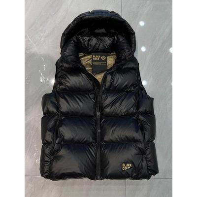 它在时尚品牌羽绒背心男士黑金标签90鹅绒可拆卸兜帽短宽松马甲夫
