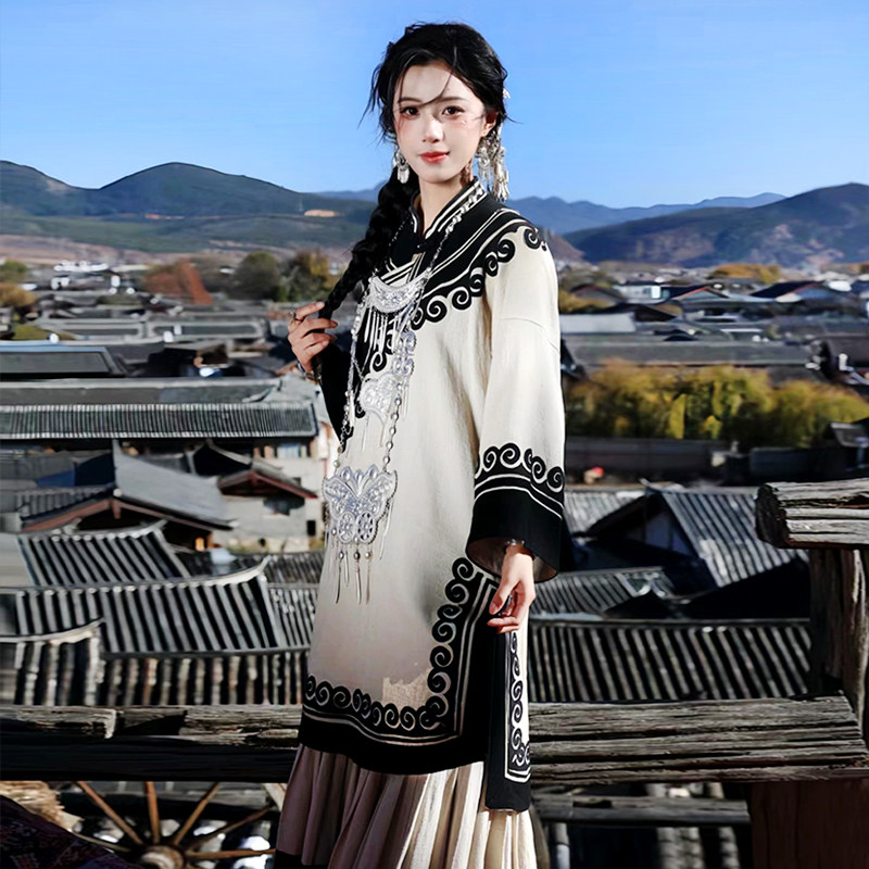 彝族服饰少数民族棉麻刺绣套装四川凉山中国风摄影艺术旅拍写真服