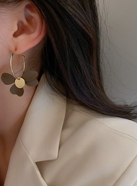 Color blocking flower earrings 不对称撞色花朵耳钉耳圈耳环女