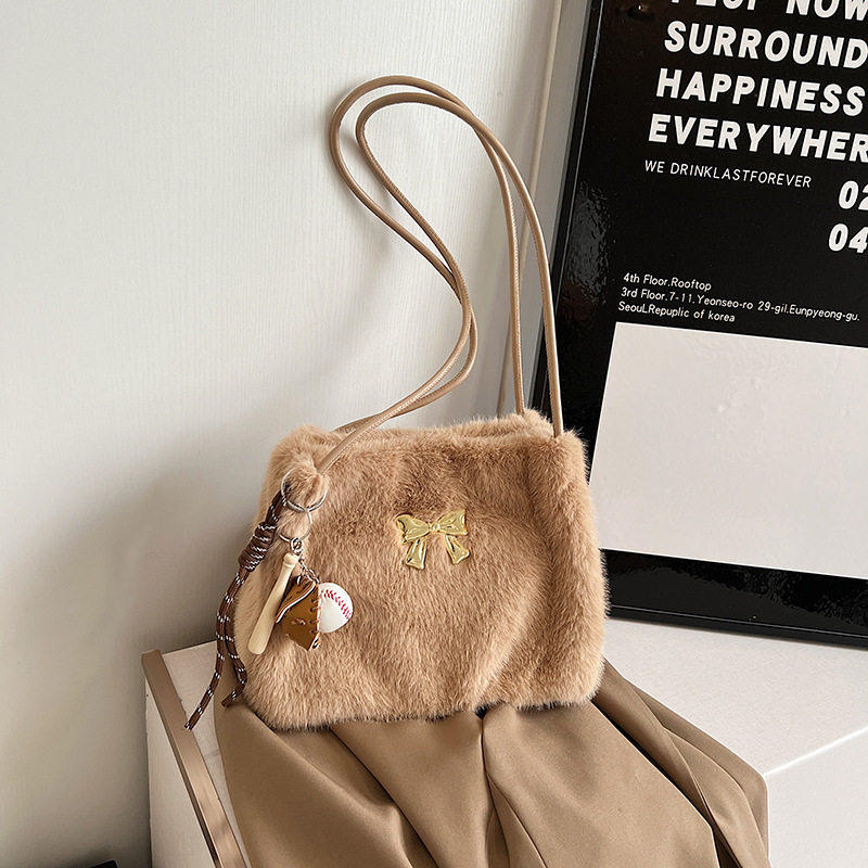 冬季背包斜挎高级感大容量毛绒单肩包女新款韩版秋冬毛毛水桶包