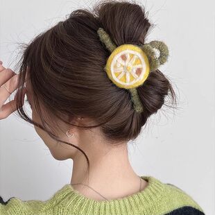 水果乐园~毛毡抓夹女2024新款高级感后脑勺发夹头饰秋冬鲨鱼夹子