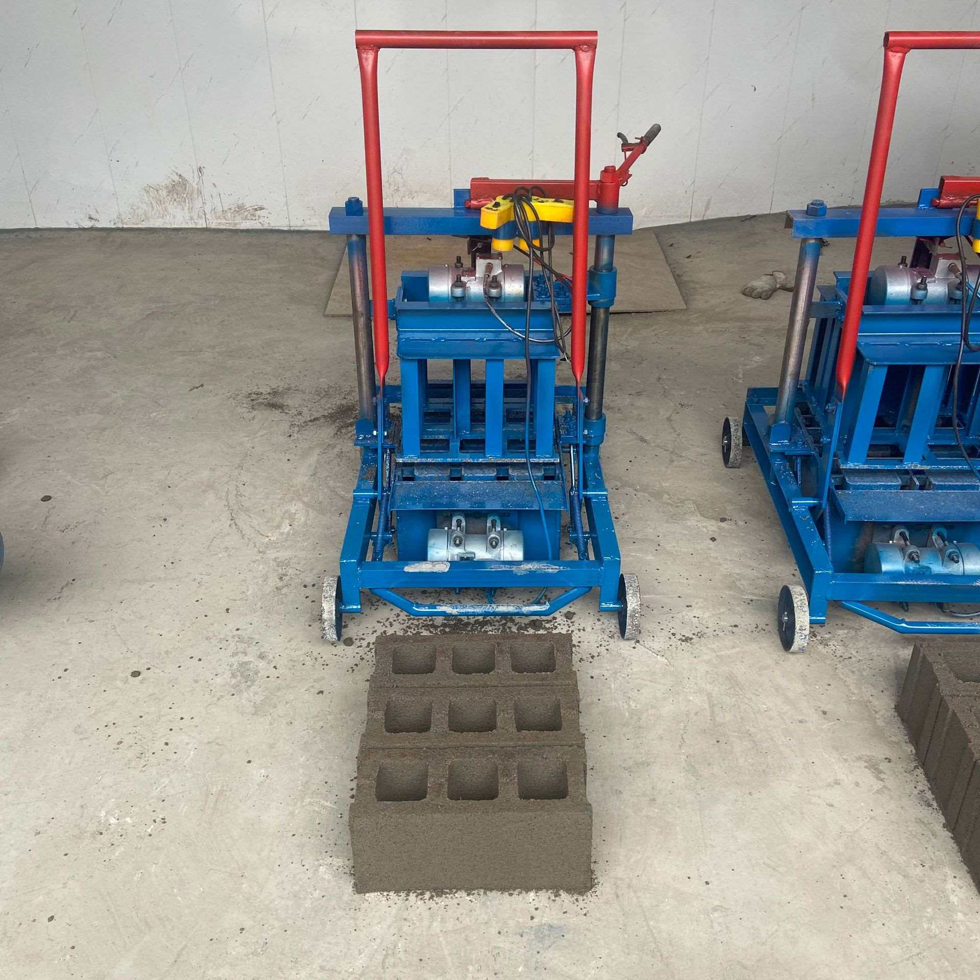 砖机大全小型移动水泥空心砖机手推三孔免烧砖机厂家直卖打砖机