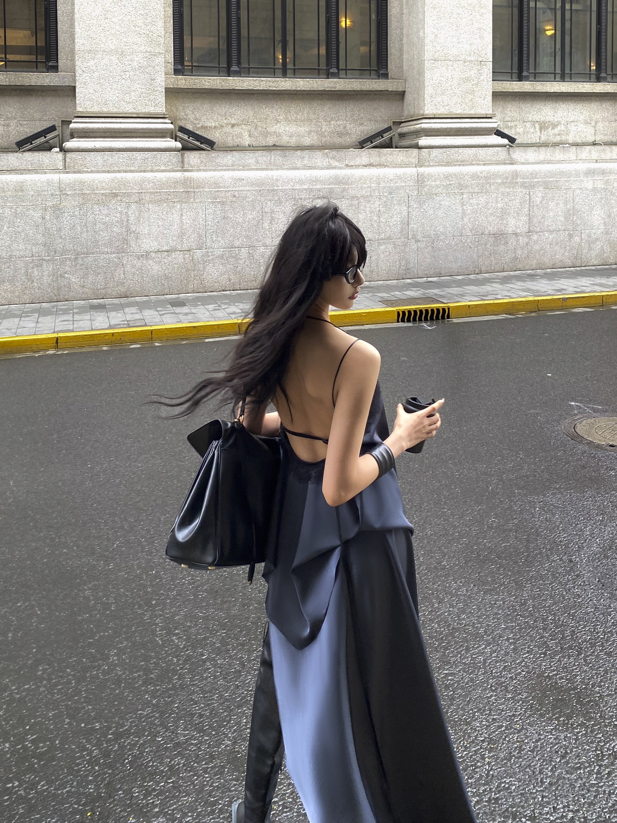 Se flatter 普鲁士蓝 挂脖露背飘带蕾丝拼上衣不对称拖地长裙垂感