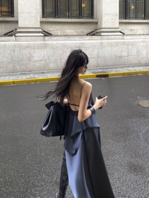 Se flatter 普鲁士蓝 挂脖露背飘带蕾丝拼上衣不对称拖地长裙垂感