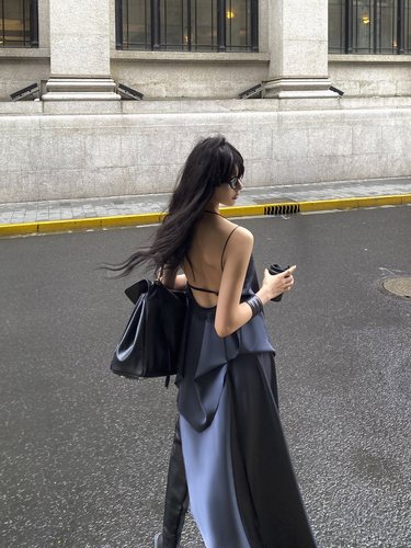 Se flatter 普鲁士蓝 挂脖露背飘带蕾丝拼上衣不对称拖地长裙垂感