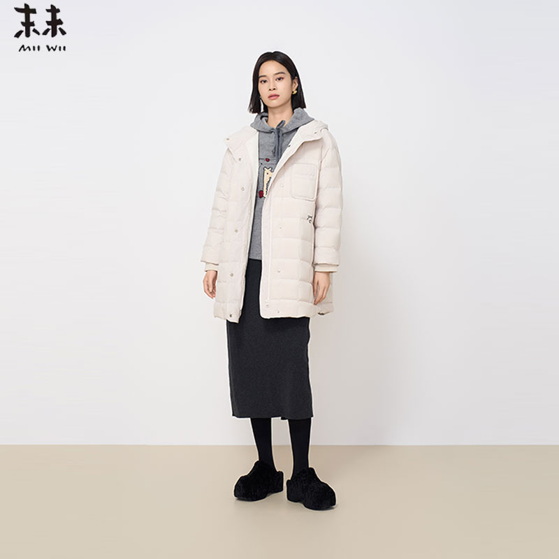 MIIWII末未24冬米色连帽休闲保暖外套中长款茧型羽绒服女R244218