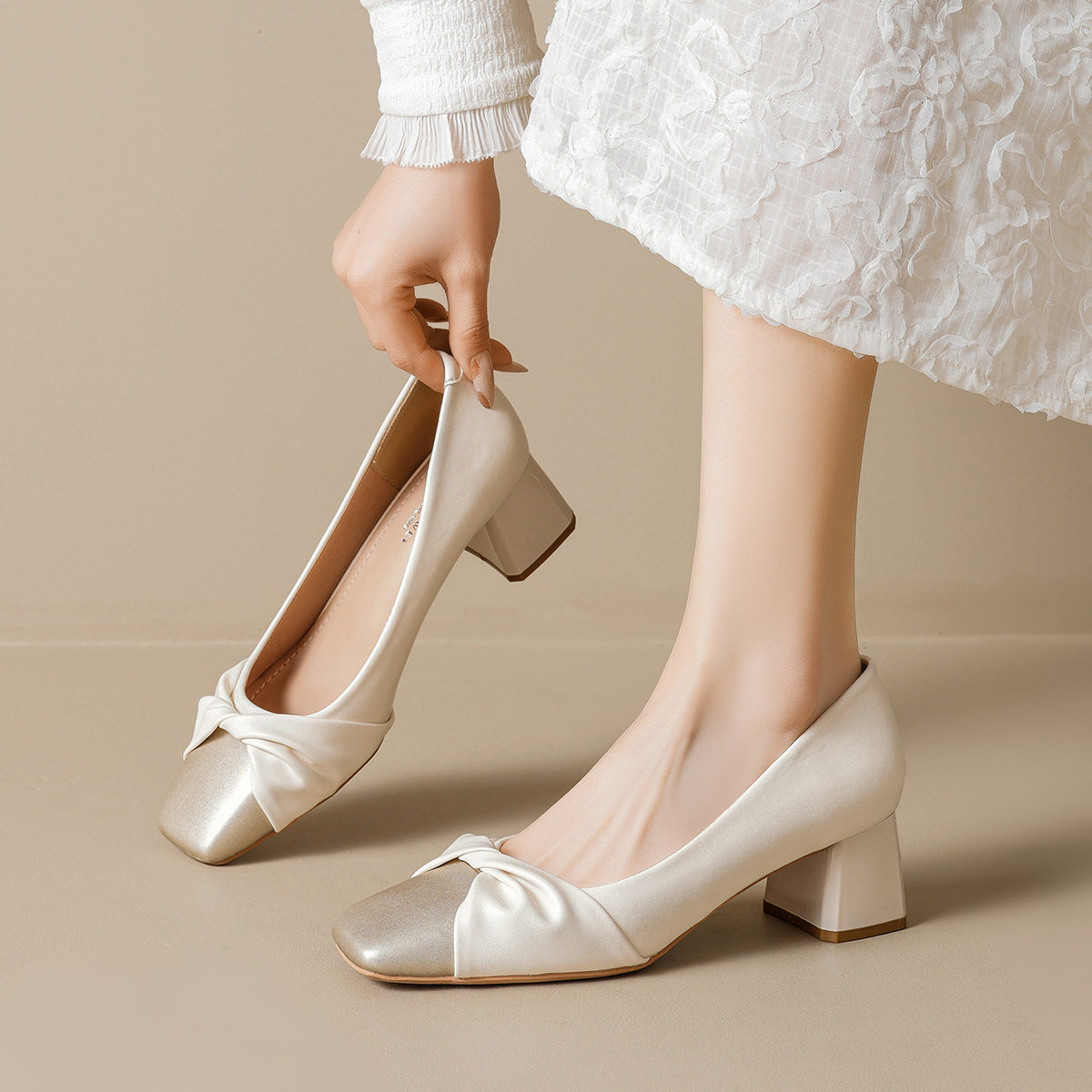 超软法式不累脚通勤单鞋女2026春夏粗跟浅口职业气质高跟鞋妈妈鞋