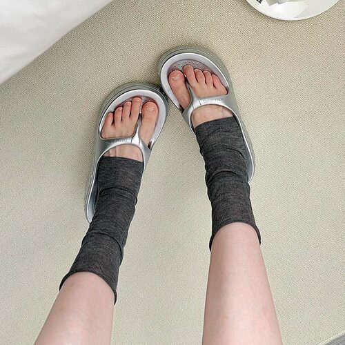 露丝穿搭~拖鞋搭踩脚袜套给跪了！爱肉丝同款get~夏日bi入~好好看